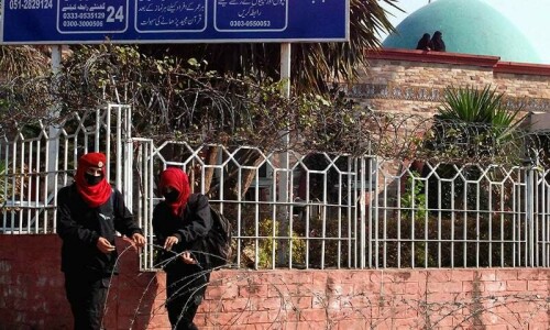 Lal Masjid students&rsquo; sit-in inconveniences commuters, residents