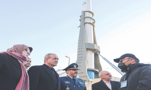 Iran unveils new ballistic missile  in show of force