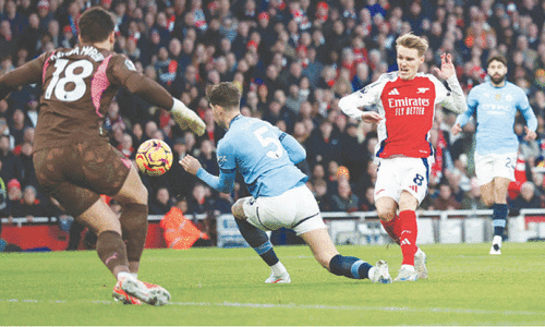 Arsenal thrash Manchester City to boost title challenge Arsenal thrash Manchester City to boost title challenge