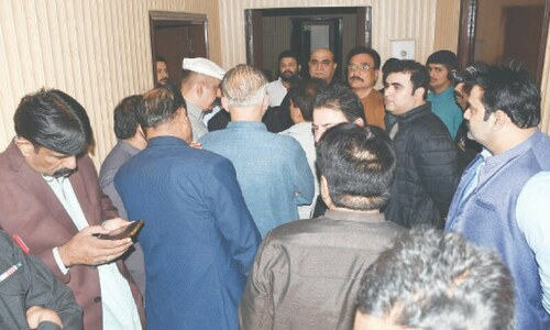 Several police officials seek long leave in protest over lawyers&rsquo; action