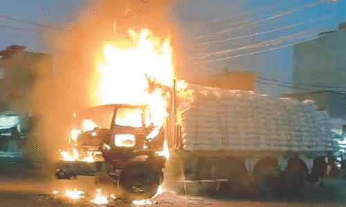 MQM-H&rsquo;s Afaq picked up in DHA raid after four trucks, water tankers torched