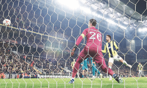 Fenerbahce outclass Anderlecht, Roma held in Europa League play-offs