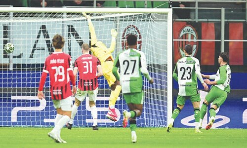 Milan and Atalanta crash out as Bayern advance on late goal Milan and Atalanta crash out as Bayern advance on late goal