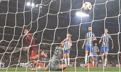 Roma reach Europa League last 16 as 10-man Ajax scrape through
