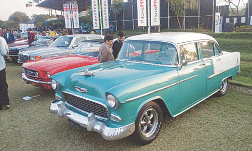 Vintage car show at Polo Ground attracts automobile enthusiasts