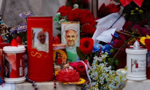 Pope spends ‘peaceful night’ after breathing crisis Pope spends ‘peaceful night’ after breathing crisis