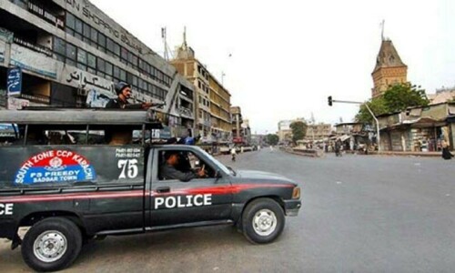 Karachi police use tear gas as religious groups clash over mosque possession in Saddar