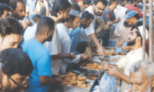 Karachiites’ first fast marred by gas outages Karachiites’ first fast marred by gas outages
