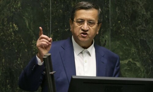 Iran lawmakers sack minister over economic woes