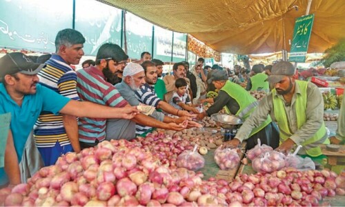2 supermarkets in Islamabad’s DHA sealed for overpricing food items, 51 vendors arrested 2 supermarkets in Islamabad’s DHA sealed for overpricing food items, 51 vendors arrested