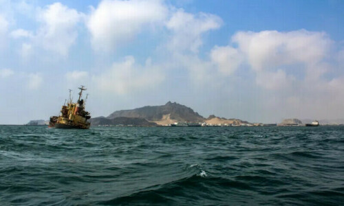 One dead, 180 missing after boats sink off Yemen, Djibouti