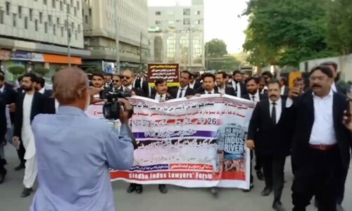 Lawyers&rsquo; protest against controversial canal projects triggers traffic disruption in Karachi