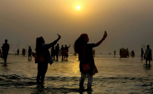 Karachi endures hot day as mercury surges to 39.1°C Karachi endures hot day as mercury surges to 39.1°C