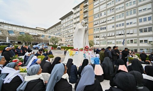 Ailing pope thanks doctors as condition improves Ailing pope thanks doctors as condition improves