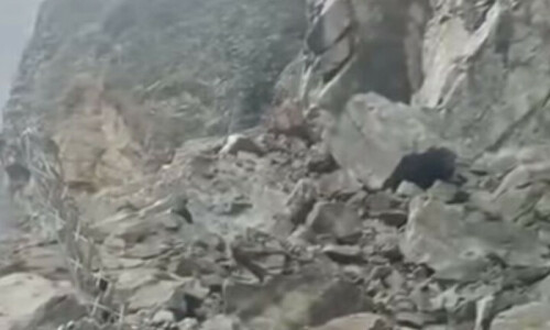 Karakoram Highway blocked in Lotar area of Kohistan due to landslide