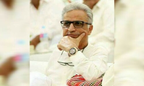 Guard killed as PPP senator&rsquo;s convoy fired upon in Sindh&rsquo;s Khenjoo: police