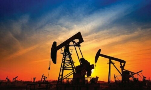 Oil prices ease 1pc