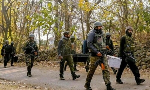 Indian forces kill 22 Maoist rebels, one soldier dead