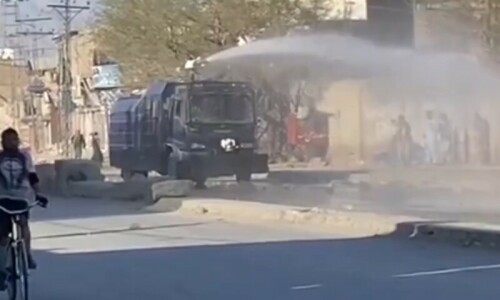 Tear gas, water cannon employed to disperse Baloch Yakjehti Committee protesters in Quetta Tear gas, water cannon employed to disperse Baloch Yakjehti Committee protesters in Quetta