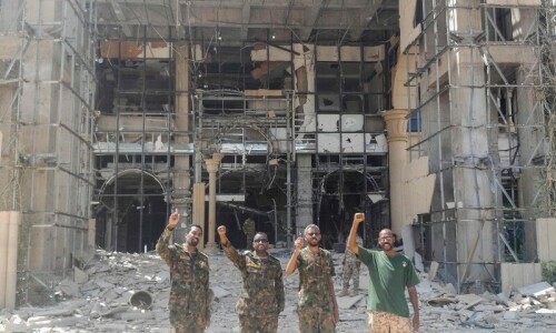 Sudan army advances in central Khartoum after retaking presidential palace Sudan army advances in central Khartoum after retaking presidential palace