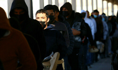 US revokes legal status for 500,000 immigrants US revokes legal status for 500,000 immigrants