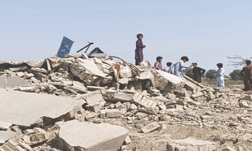 Rivals in land  row loot family, demolish house in Umerkot village