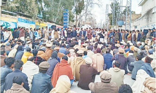 Parachinar sit-in against road closures continues