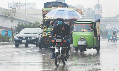 Link roads blocked as several parts of KP receive heavy rain, snowfall