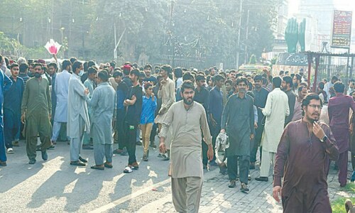 Traders hold protest rally as MC seals 15 shops