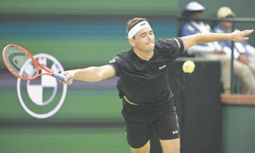 Alcaraz blows past Dimitrov into quarters, Keys battles through