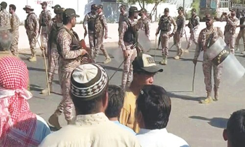 Residents block Karachi&rsquo;s Mauripur Road against anti-encroachment operation