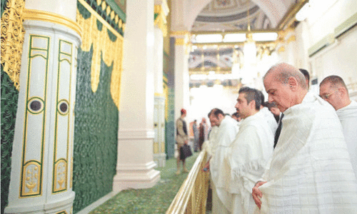 PM arrives in Makkah after offering prayers at Masjid-i-Nabvi