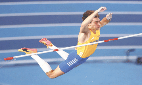 Unstoppable Duplantis bags third straight gold, Holloway shines