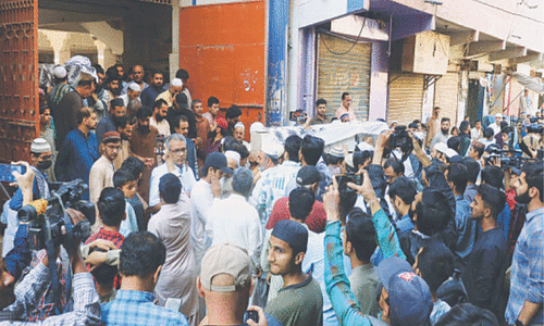 Couple, newborn buried in Karachi amid calls to rein in heavy vehicles Couple, newborn buried in Karachi amid calls to rein in heavy vehicles