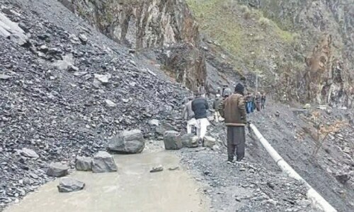 Intermittent rain, snowfall block roads in Chitral