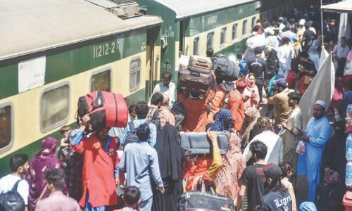 Homeward journey stirs up train travellers&rsquo; excitement in Karachi