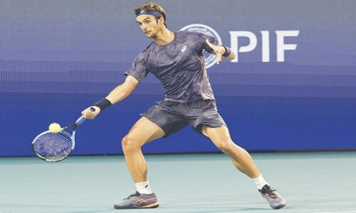 Djokovic marches into Miami quarters as Ruud exits