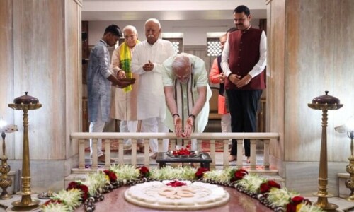 Signalling a truce, why Modi&rsquo;s visit to RSS headquarters is significant