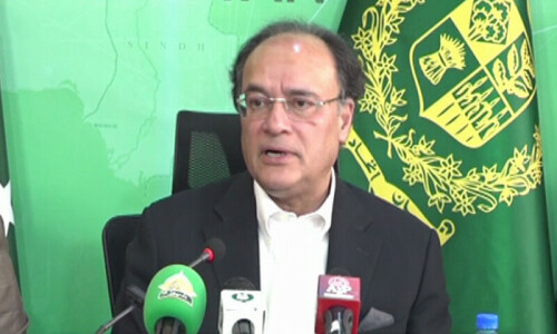People should benefit from lower inflation: Aurangzeb