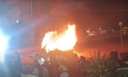 Man killed, another injured in traffic accident in Karachi’s Gulshan-i-Iqbal: police Man killed, another injured in traffic accident in Karachi’s Gulshan-i-Iqbal: police
