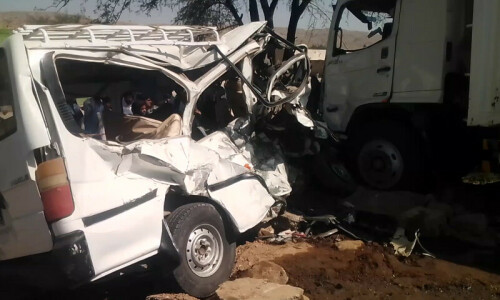 10 die as trailer rams into van in KP&rsquo;s Karak