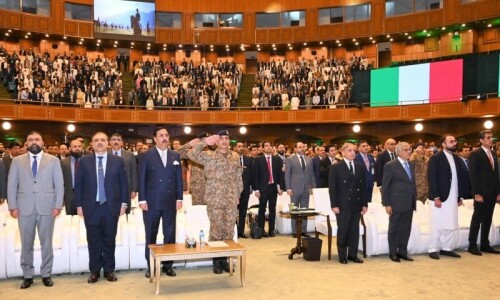 PM Shehbaz showers incentives to entice expats PM Shehbaz showers incentives to entice expats