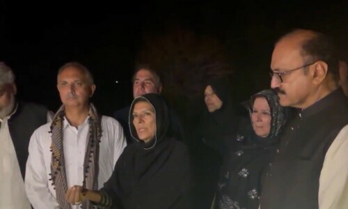 PTI livid after party leaders, Imran&rsquo;s sisters &lsquo;removed from Adiala&rsquo;