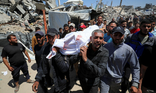 40 killed in Israeli bombing on camps for displaced people in Gaza 40 killed in Israeli bombing on camps for displaced people in Gaza