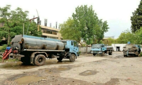 Infant dies, seven hurt as water tanker hits van in Karachi’s Gulshan-i-Hadeed Infant dies, seven hurt as water tanker hits van in Karachi’s Gulshan-i-Hadeed