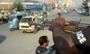 Karachi teenager killed in crossfire between robbers and citizen