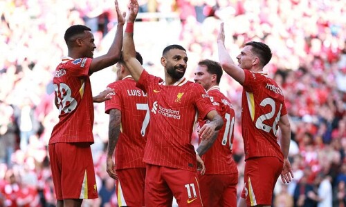 Liverpool thrash Tottenham to secure Premier League title