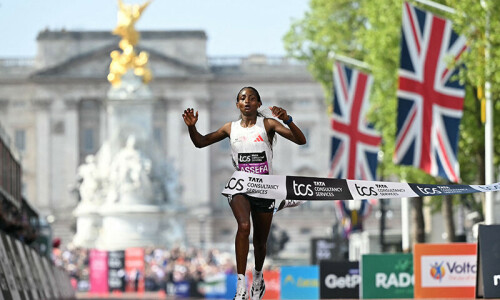 Assefa breaks world record, Sawe stuns elite field in London Marathon Assefa breaks world record, Sawe stuns elite field in London Marathon
