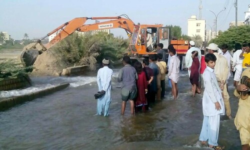 Karachi hit by another water crisis after pipeline bursts at KU