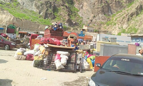 Torkham witnesses emotional scenes as Afghans return